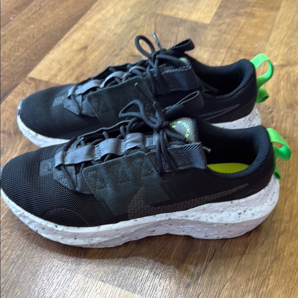 New Nike sneakers W6.5